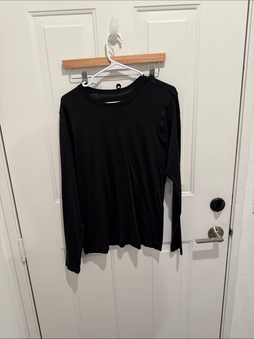 Lululemon men’s workout shirts long-sleeve mediums black and maroon